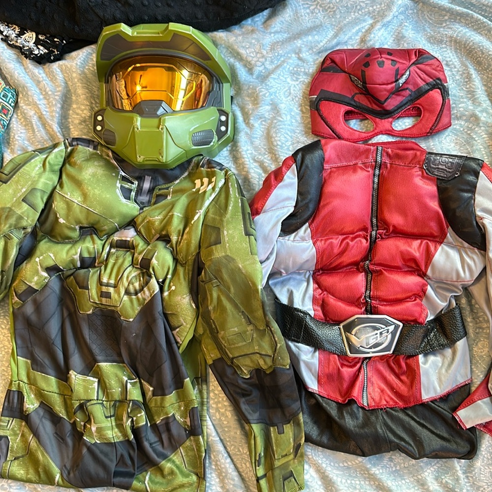 Set of 2 Boys size 4-6 Halloween costumes w/ masks